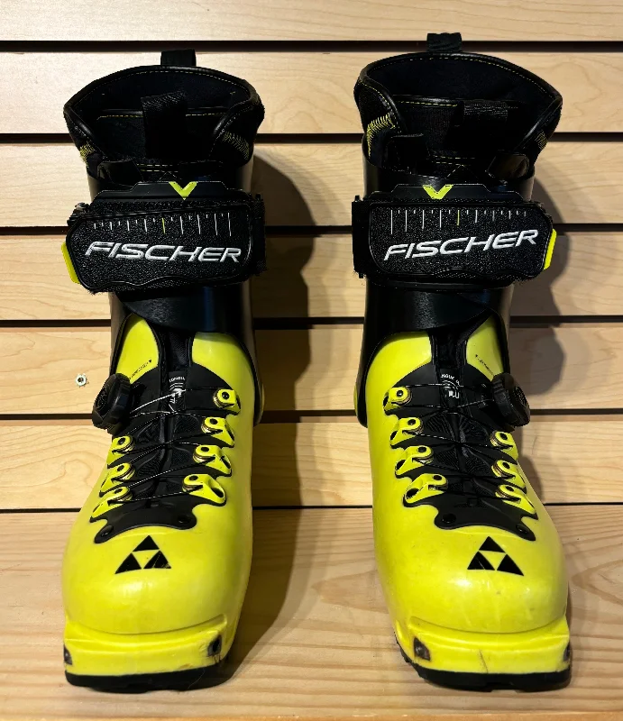 USED Fischer Travers CS Ski Boot - 26.5